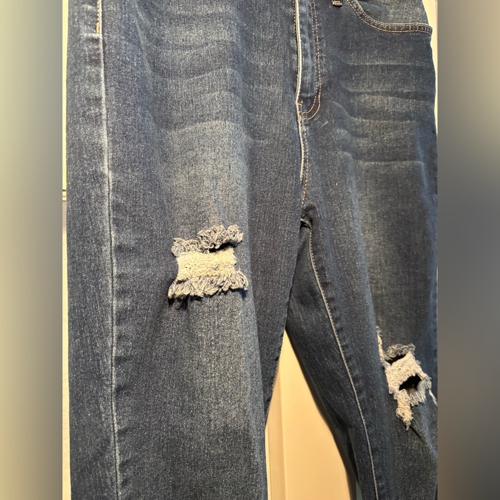 California Vintage | Women Straight Leg Frayed Hem Distressed Jean Pant 11/30 - Picture 5 of 10